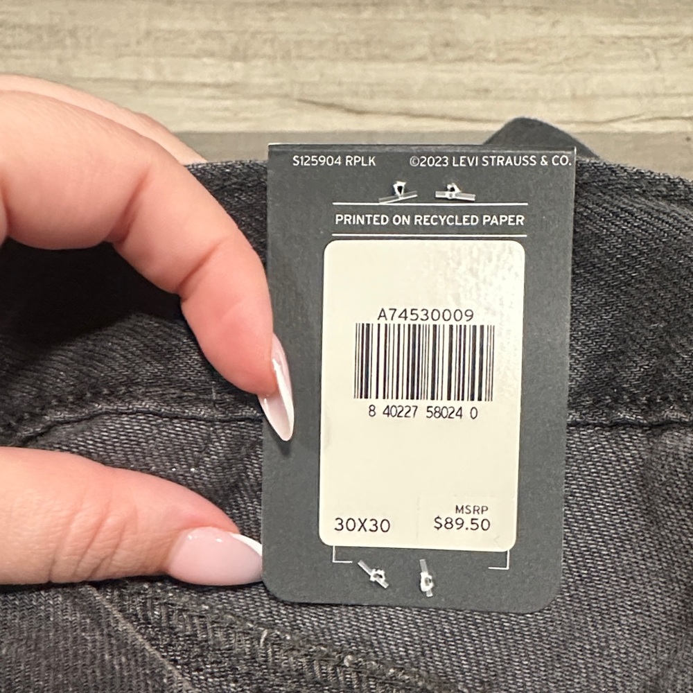 Levis - Picture 2 of 5